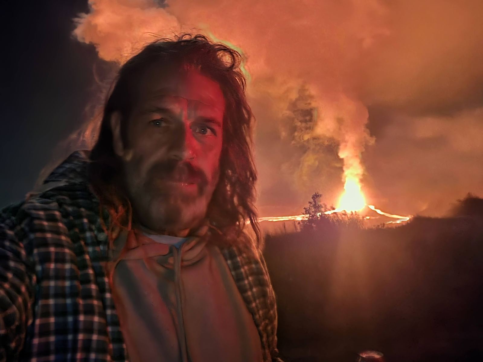 Jessie selfie with Kīlauea erupting at night